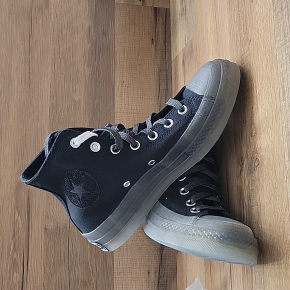 Converse high top Brand new in the box. - Picture 4 of 9